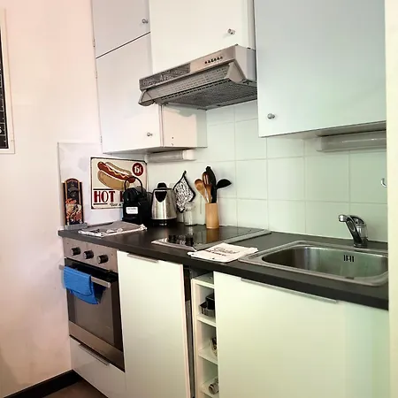 Singer Tour Eiffel La Muette *